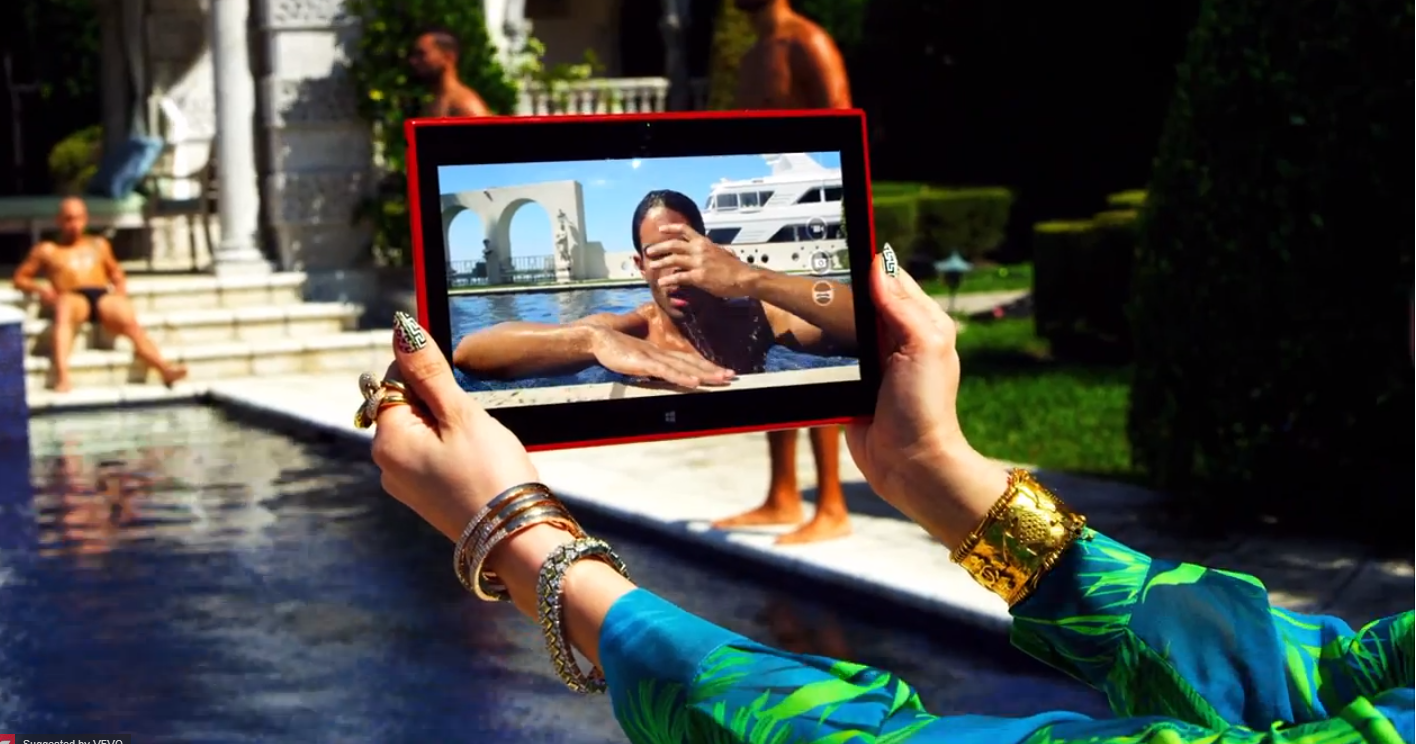 Jennifer Lopez เนียนโฆษณา Nokia Lumia 2520 ออกทางเอ็มวีล่าสุด