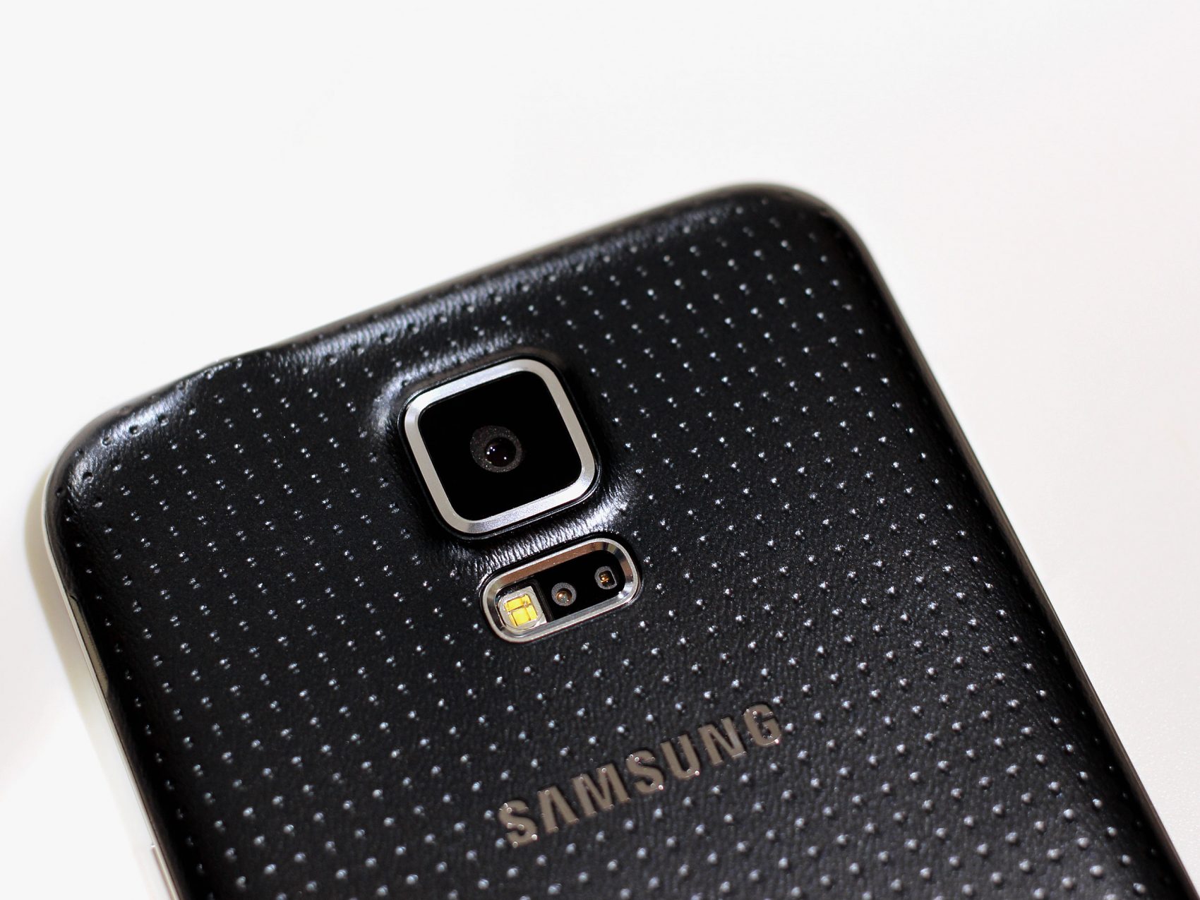 Galaxy S5 ใช้เลนส์กล้องแบบ 6 ชิ้น แต่กำลังมีปัญหาในการผลิต!!