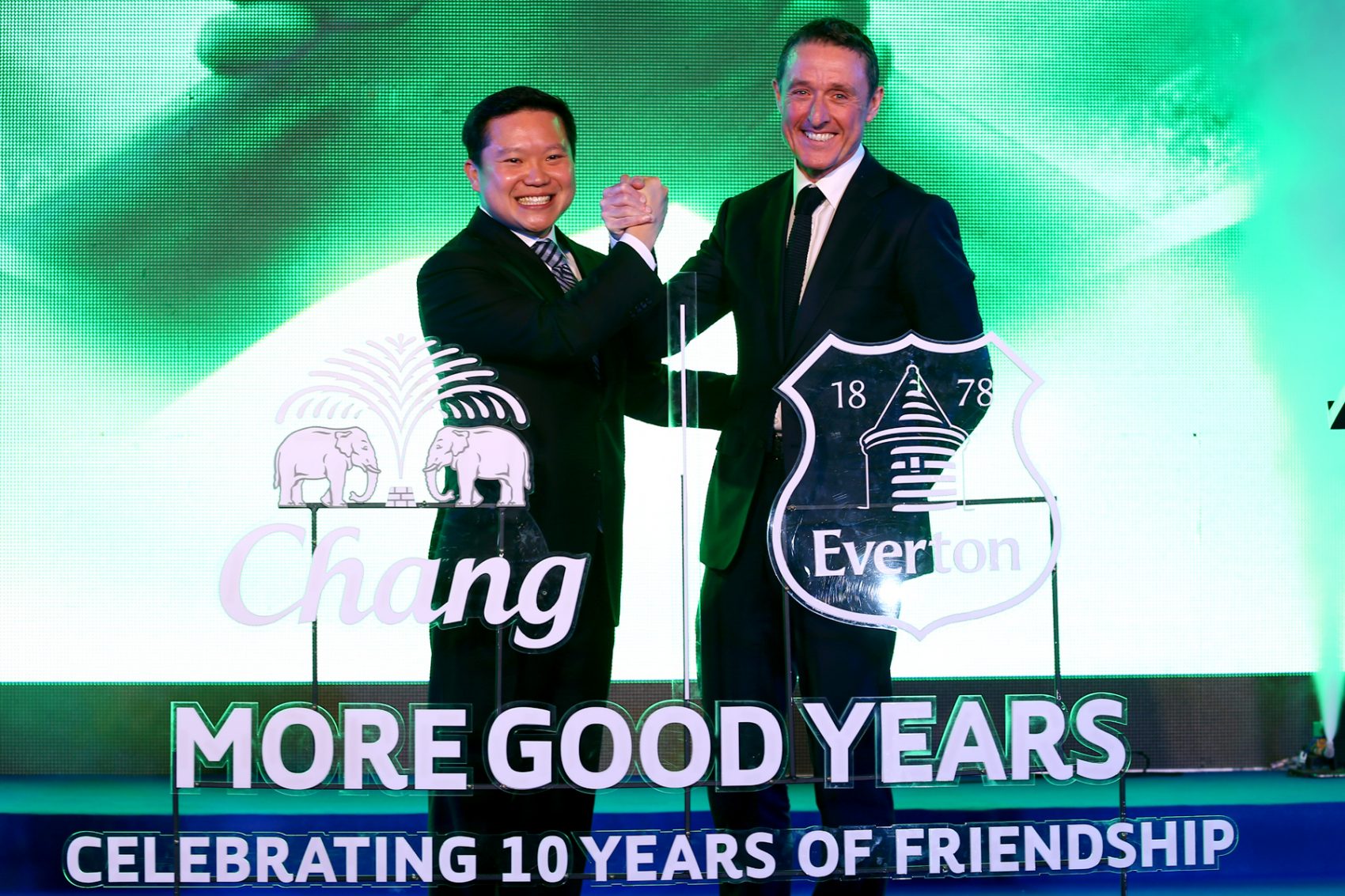 “ช้าง” จับมือ “เอฟเวอร์ตัน” ลงนามต่อสัญญาสนับสนุน นำมิตรภาพสู่ทศวรรษใหม่