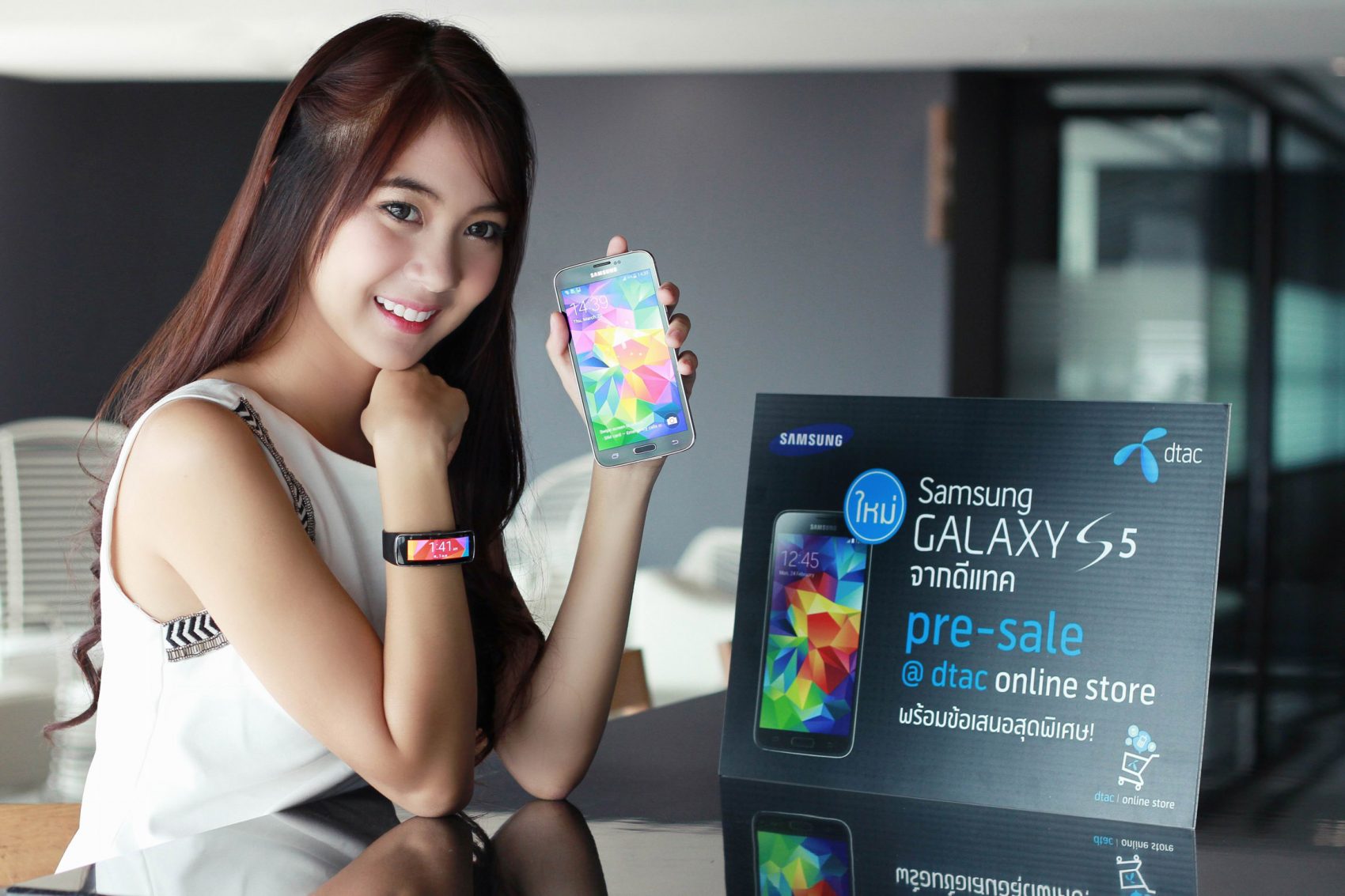 ดีแทคจับมือซัมซุง พร้อมให้ลูกค้าเป็นเจ้าของ Samsung Galaxy S5 แล้ววันนี้ ผ่านทาง dtac online store