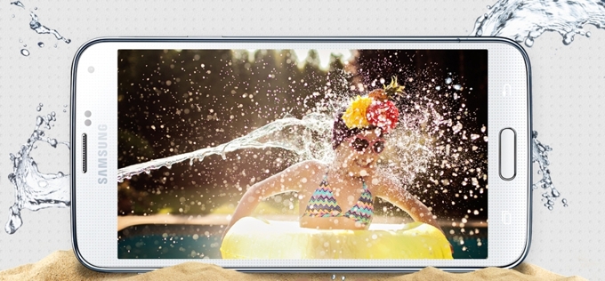 สงกรานต์นี้ไม่มีหวั่น โชว์คลิป Galaxy S5 ทดสอบการใช้ชีวิตใต้น้ำ!!
