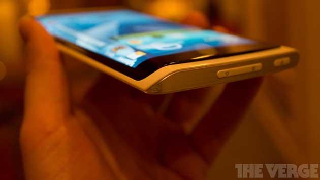 ลือมาอีก Galaxy Note 4 เตรียมใช้เทคโนโลยี YOUM หน้าจอพับข้างได้!!