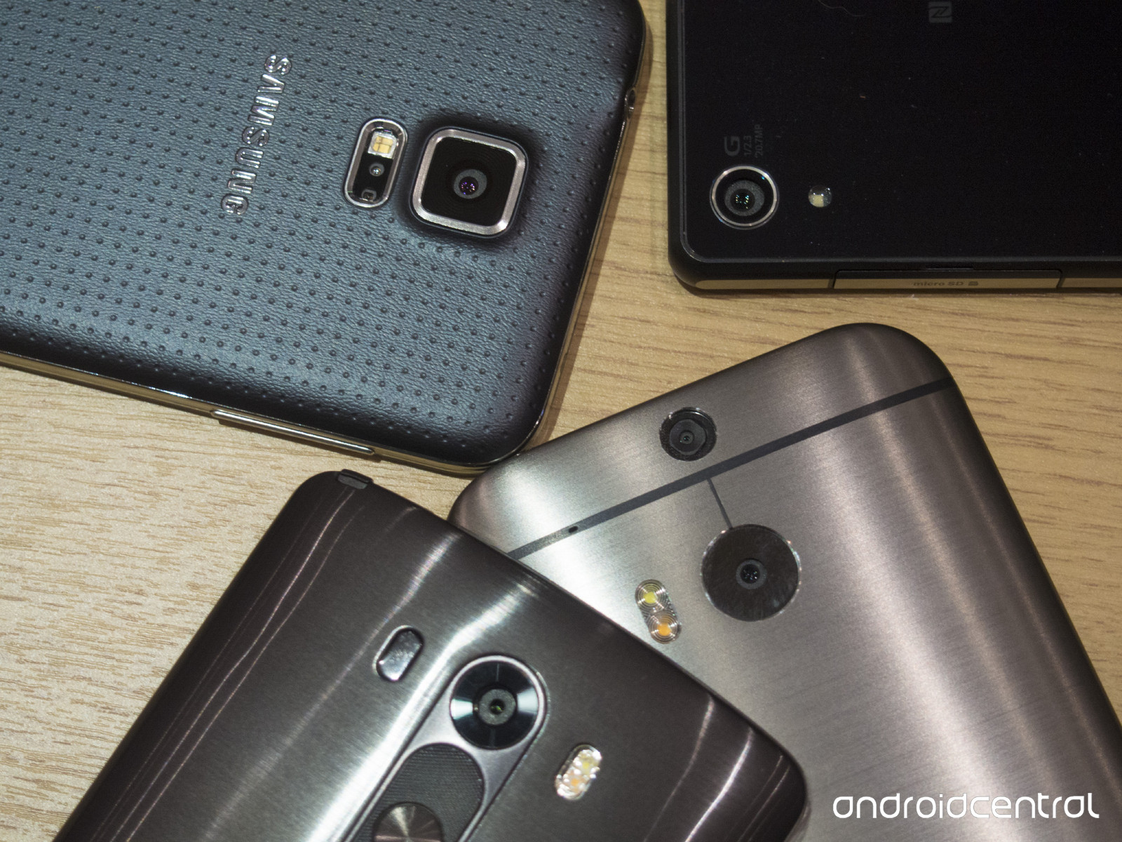 ประชันหล่อ 4 ทหารเสือ Galaxy S5, One M8, G3 และ XPERIA Z2