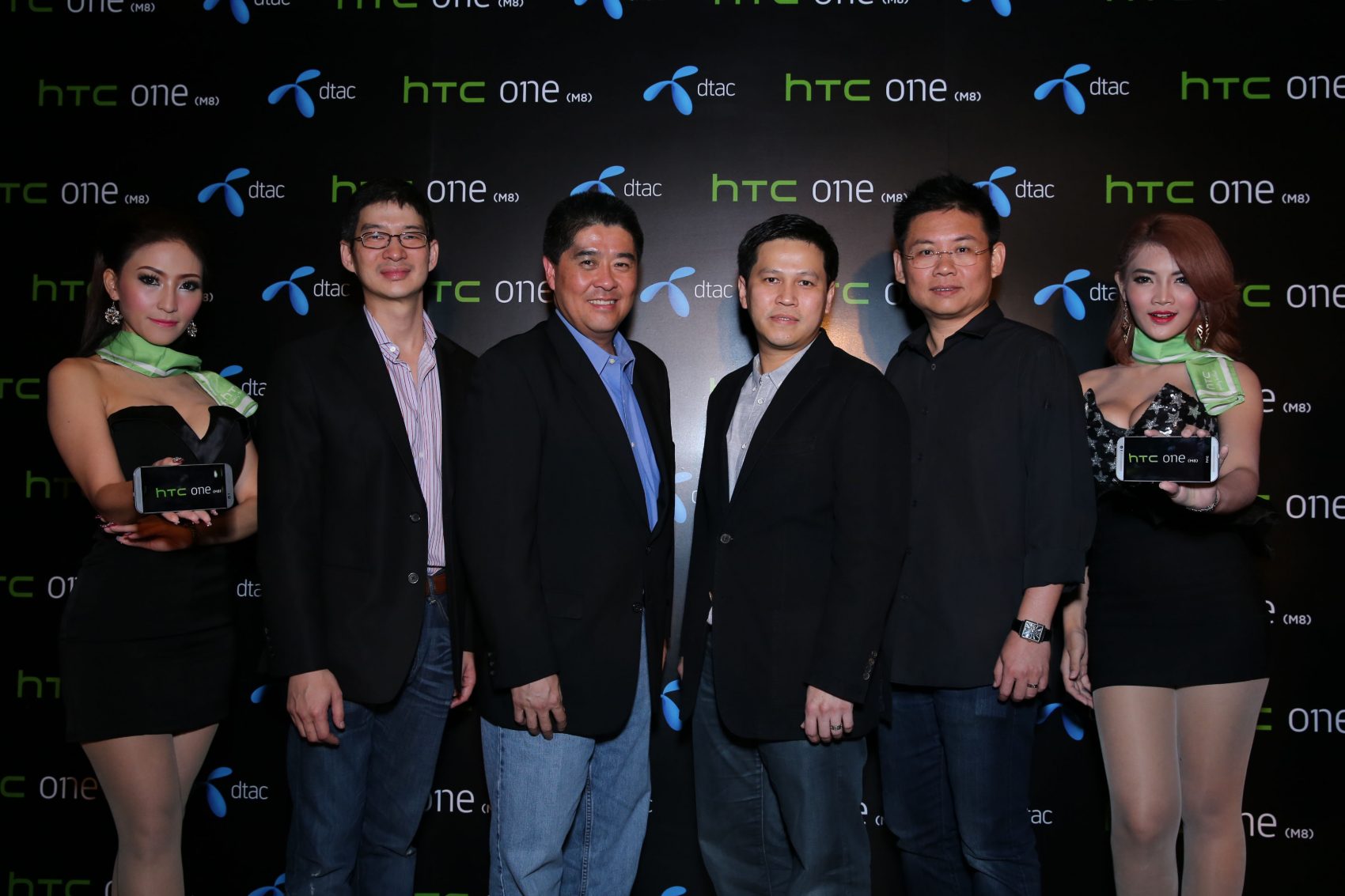 เอชทีซีจัดเอ็กซ์คลูซีฟปาร์ตี้ HyperTrendy and Chic Party เชิญเหล่าคนดังจากหลายวงการร่วมสัมผัสสมาร์ทโฟนแห่งปี “HTC One M8”