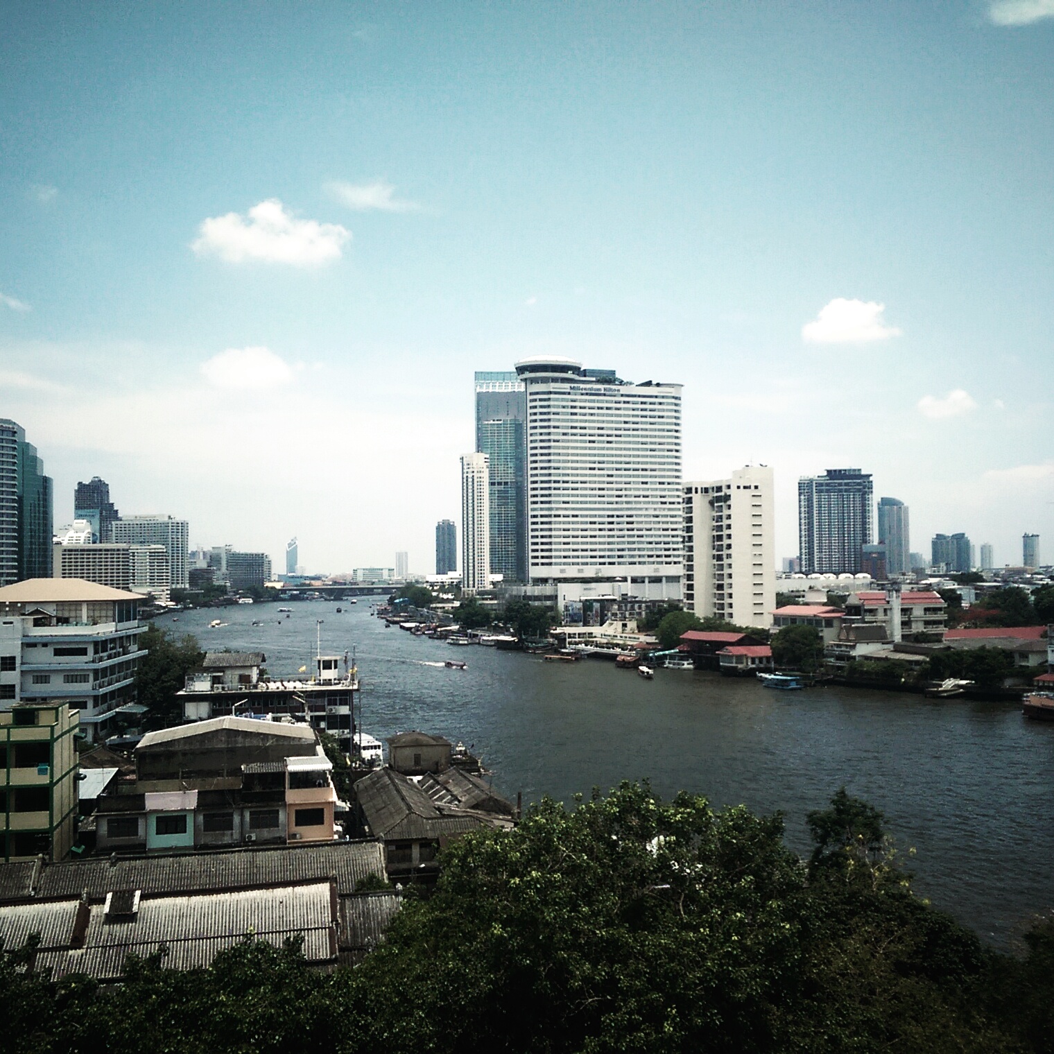เผยโฉมภาพจากกล้อง HTC One M8 โดย 2 ศิลปินชื่อดัง คุณพจน์ sixtysix และ คุณหนุ่ม-อธิพันธุ์ (awnoom) ช่างภาพ IG สุดฮ็อต
