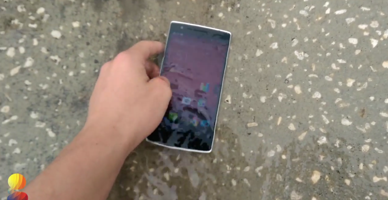 OnePlus One : กันน้ำได้ แม้ไม่มีมาตรฐานรองรับ