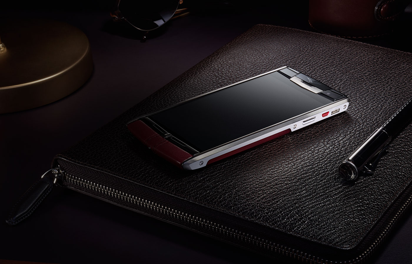 ขอดูหน่อยภายในเครื่องโทรศัพท์ Vertu Signature Touch ราคา $11,300 เป็นยังไง!!