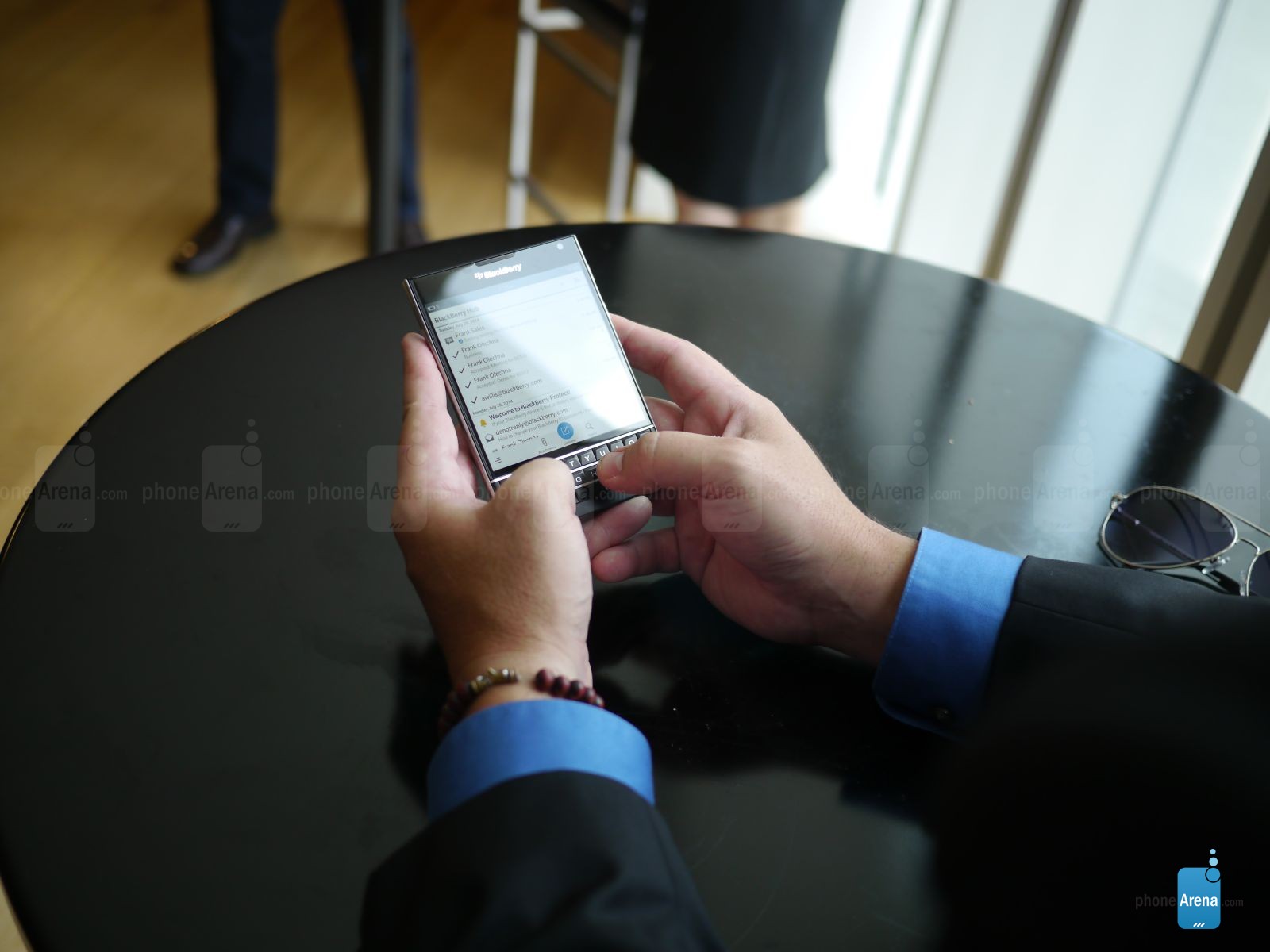 สัมผัสแรกของ BlackBerry Passport โทรศัพท์ QWERTY ทรงสี่เหลี่ยมจัตุรัส!!