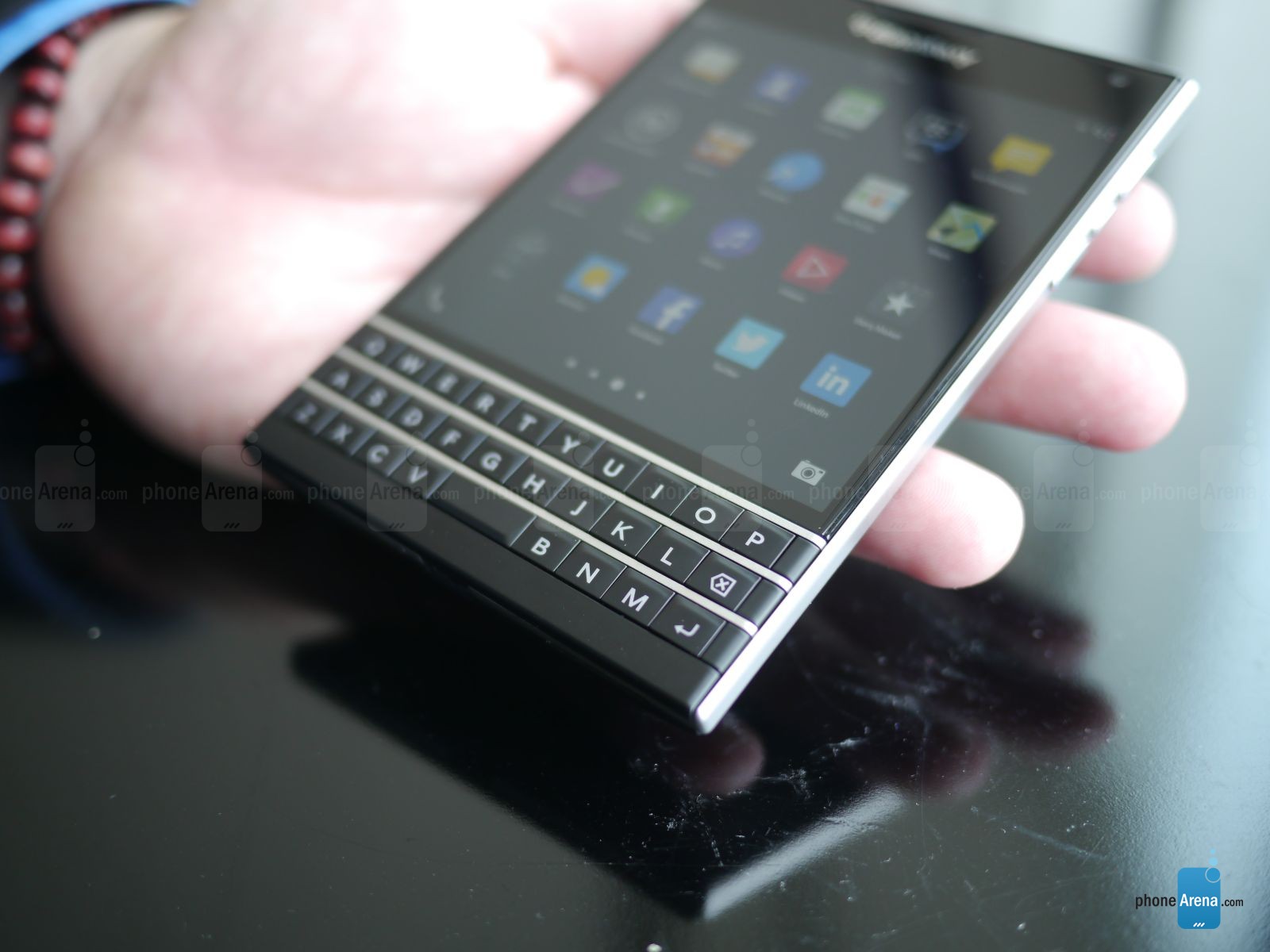 ด้วยเหมือนกัน ข้อมูลเพิ่มเติมของ BlackBerry Passport จ่อเปิดตัวกันยานี้!!
