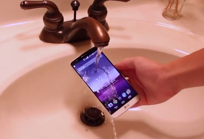 อาบน้ำไหม หรือว่าจริงๆ LG G3 ก็ป้องกันน้ำในได้ระดับหนึ่งเหมือนกัน?