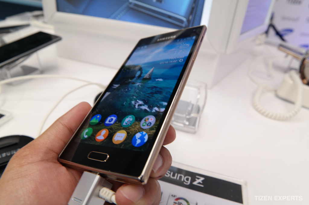 รูปชัดๆ ตัวเครื่องจริง Samsung Z สีทอง โทรศัพท์สมาร์ทโฟน Tizen!!