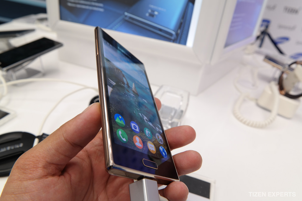 สองครั้ง Samsung Z โทรศัพท์ระบบ Tizen เลื่อนยาวไม่รู้ชะตากรรม