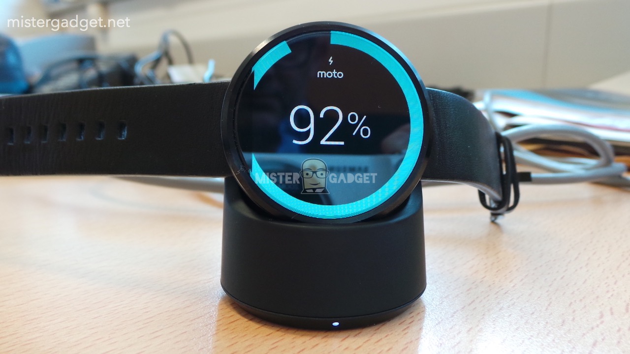 ภาพล่ามาแรง Moto 360 ชัดทุกมมุมมอง รองรับชาร์จไร้สาย!!