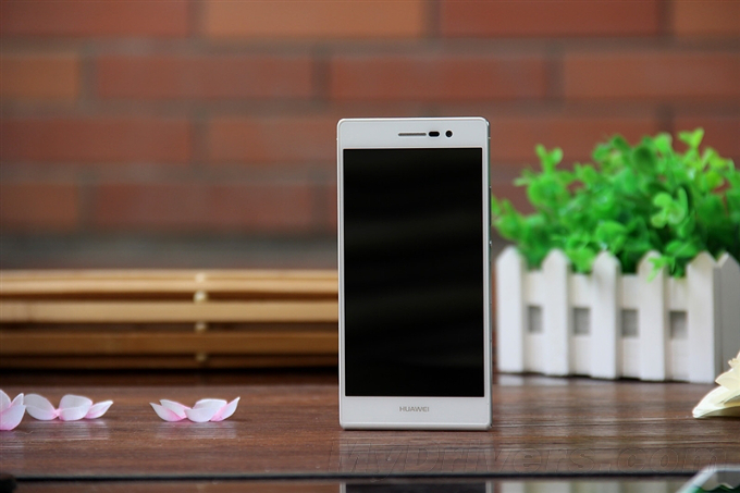 มีเหมือนกัน Huawei โชว์ทีเด็ด Ascend P7 รุ่นพิเศษใช้กระจก Sapphire!!