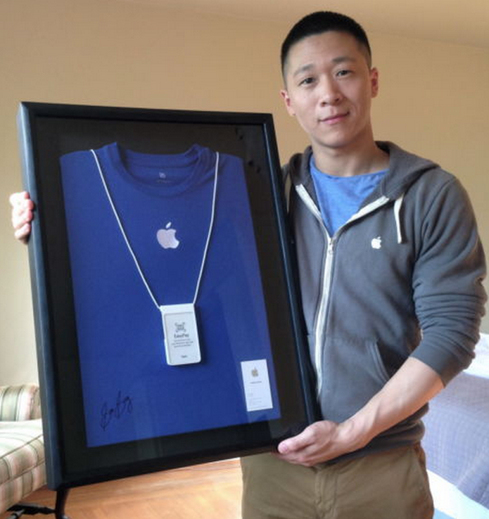 Sam Sung อดีตพนักงาน Apple เปิดประมูลนามบัตรส่วนตัวหาเงินช่วยการกุศล!!