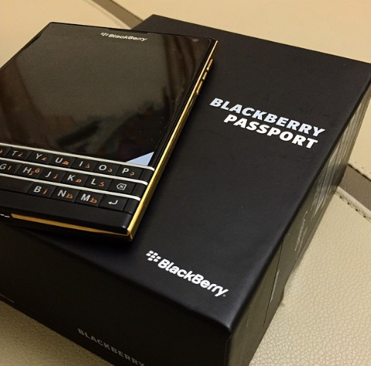 มาดอย่างหรู หลุดรูปเครื่อง BlackBerry Passport สีทองอร่าม!!