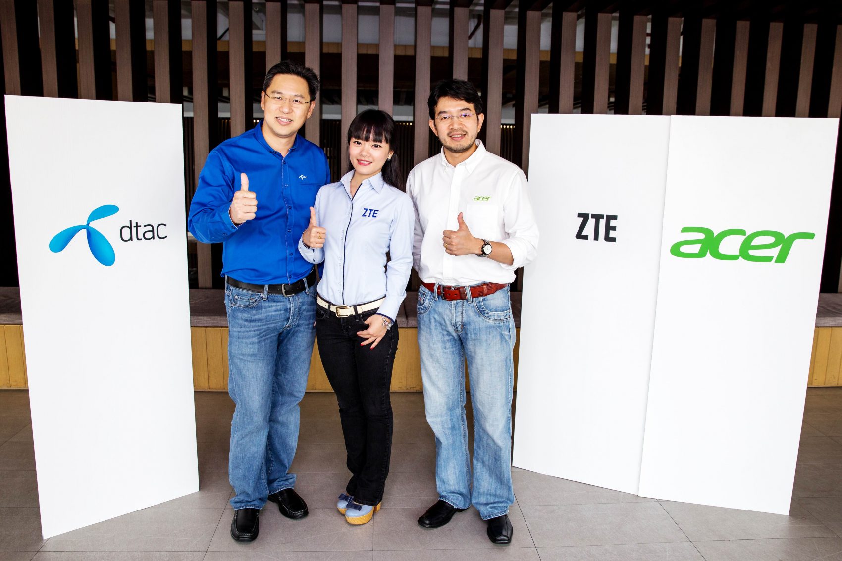 ดีแทค จับมือ แซดทีอี (ZTE) และ เอเซอร์ (Acer) ผู้ผลิตสมาร์ทโฟนคุณภาพระดับโลก เพื่อบุกตลาดสมาร์ทโฟนส่งท้ายปี