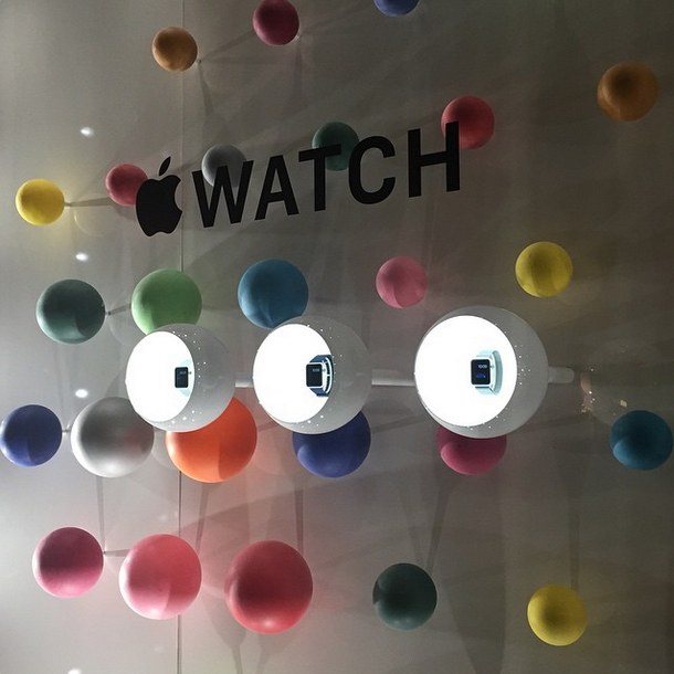 Jony Ive นำทัพ Apple Watch บุกงานแฟชั่นวีคที่กรุงปารัส