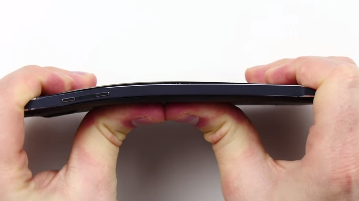 ต่อเนื่องกันเลยกับการงอ Galaxy Note 4 มาดูกันครับว่า Note 4 จะงอได้เหมือน iPhone 6 Plus มั้ย??