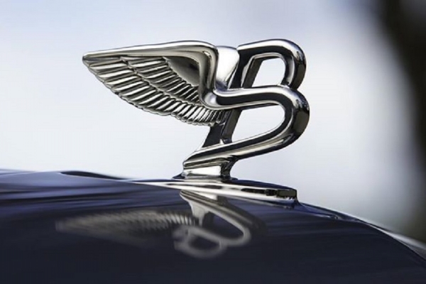 Vertu จับมือแบรนด์รถดัง Bentley เปิดตัวโทรศัพท์สุดอลังราคาเปิดครึ่งล้าน
