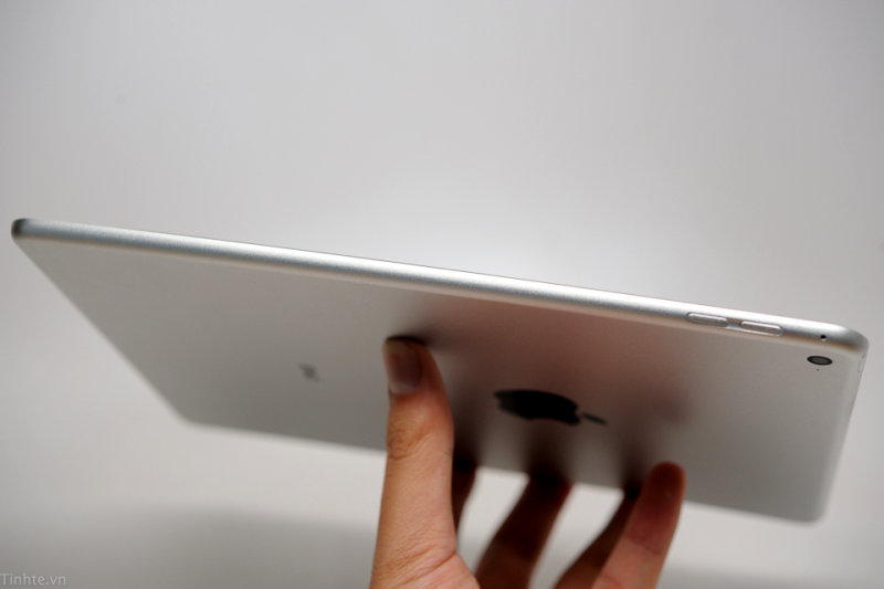 รูปชัดแจ๋วแว๋วของ iPad Air 2 แบบทุกซอกทุกมุม บางเฉียบเพียง 7mm