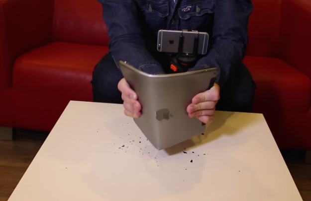 เอาอีกแล้ว!!! ตามคาด iPad Air 2 โดนแล้ว มาหักให้ดูกันแบบเน้นๆ