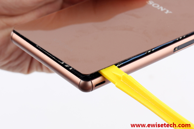 ถอดประกอบ Xperia Z3 ชมเบื้องหลังการออกแบบความบางตัวเครื่อง 7.3mm