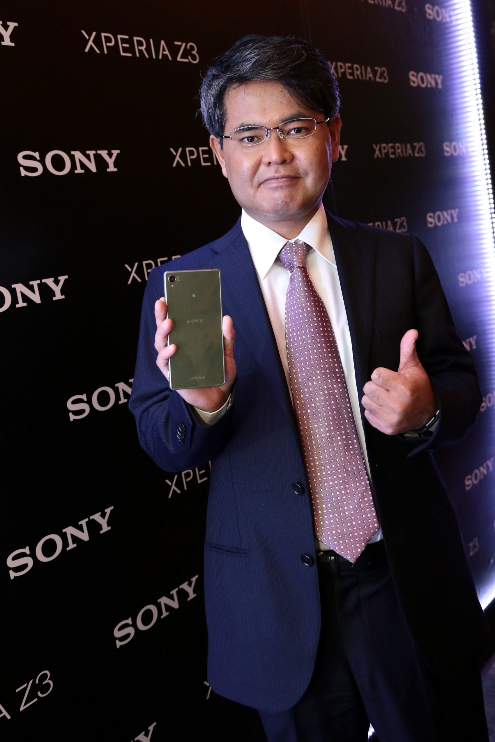 โซนี่ ไทย เดินหน้าสร้างสรรค์ประสบการณ์สุดยอดอีกครั้งด้วย Xperia™ Z3 Series รุ่นล่าสุด ที่ครบเครื่องด้วยเทคโนโลยีเอกสิทธิ์ที่ดีที่สุดจากโซนี่ พร้อมผลิตภัณฑ์ และอุปกรณ์เสริมมากมาย อาทิ สมาร์ทแบนด์ ทอล์ค และลำโพงบลูธูท