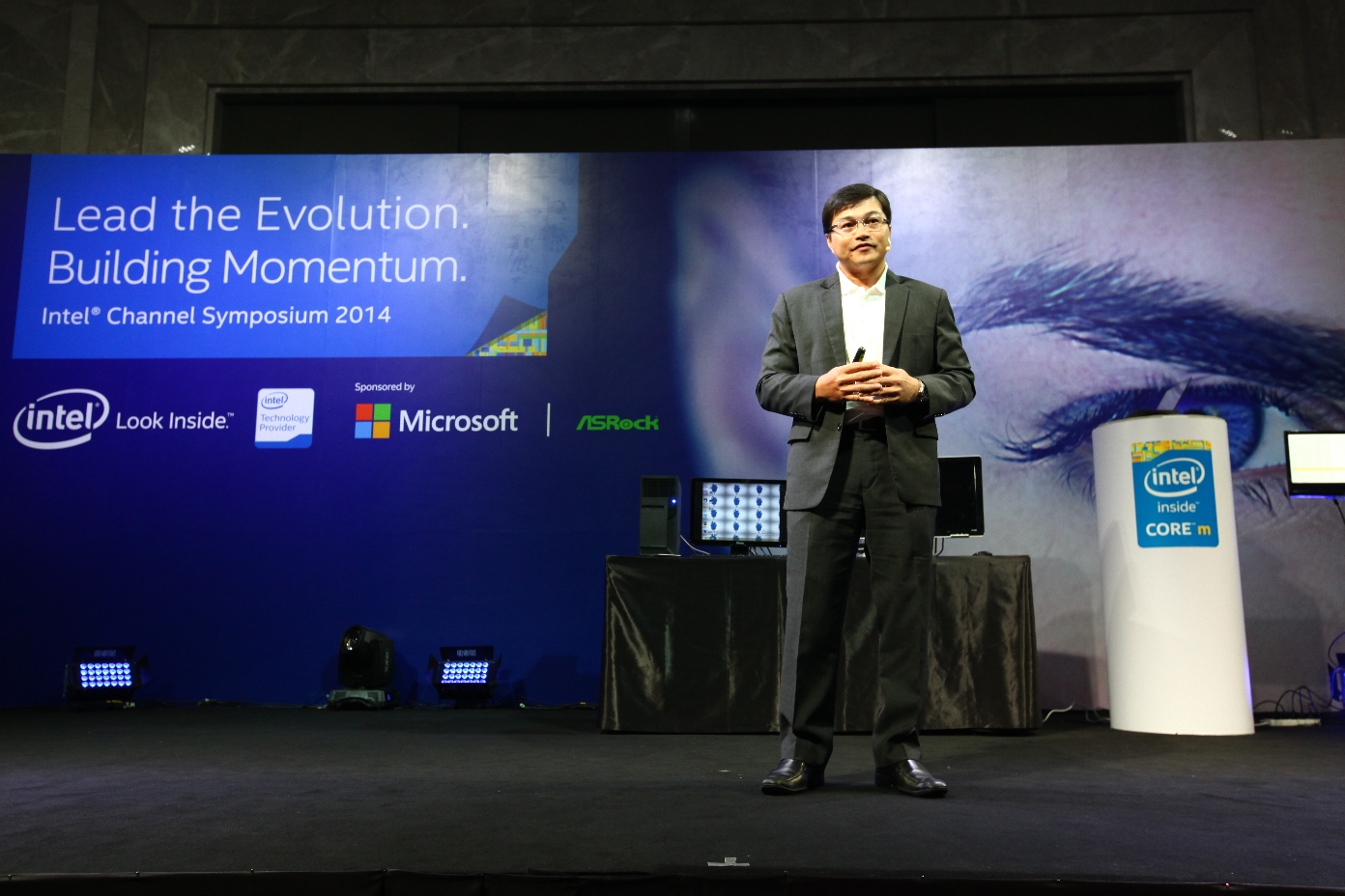 Intel เปิดตัว Intel Core M Processor สำหรับอุปกรณ์ที่มีดีไซน์บางเฉียบ ไม่มีพัดลมระบายความร้อน พร้อมทั้งประสิทธิภาพและประหยัดแบตเตอรี่สูงสุด
