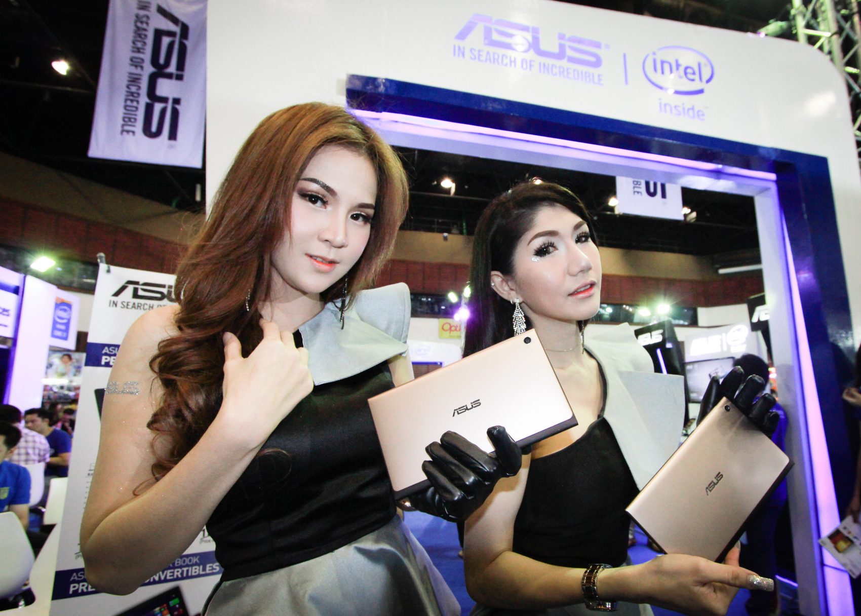 เอซุส จุดกระแส “ว้าว” ด้วย Memo Pad 7 ใหม่ แท็บเล็ตสุดชิค วางจำหน่ายวันแรก คนแห่ชมคึกคัก!