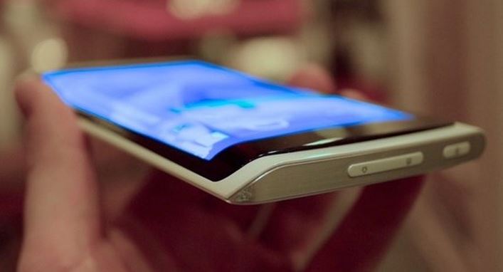 Galaxy S6 จะมากับตัวเครื่องอะลูมิเนียม และหน้าจอป้านออกทั้ง 2 ข้าง