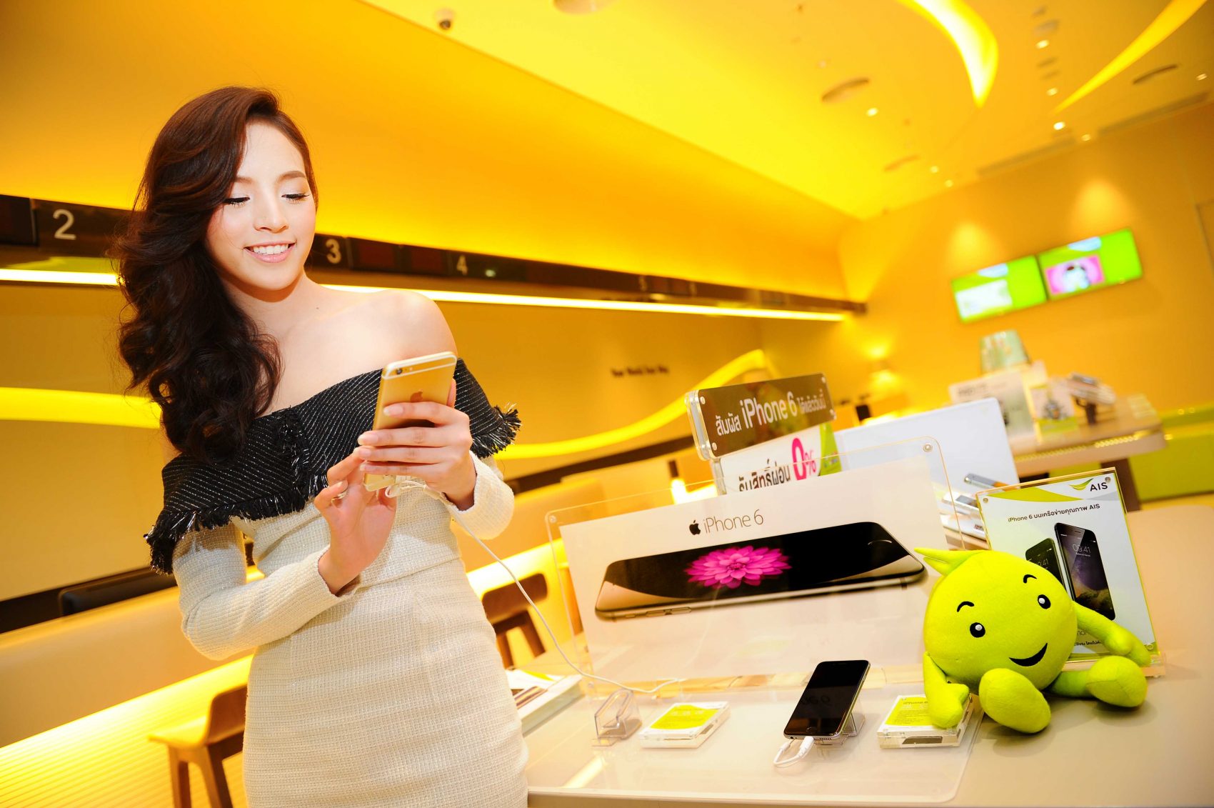 AIS Shop เปิดสาขาใหม่พร้อมมุม Hi-tech Zone!! @ ฟิวเจอร์พาร์ครังสิต