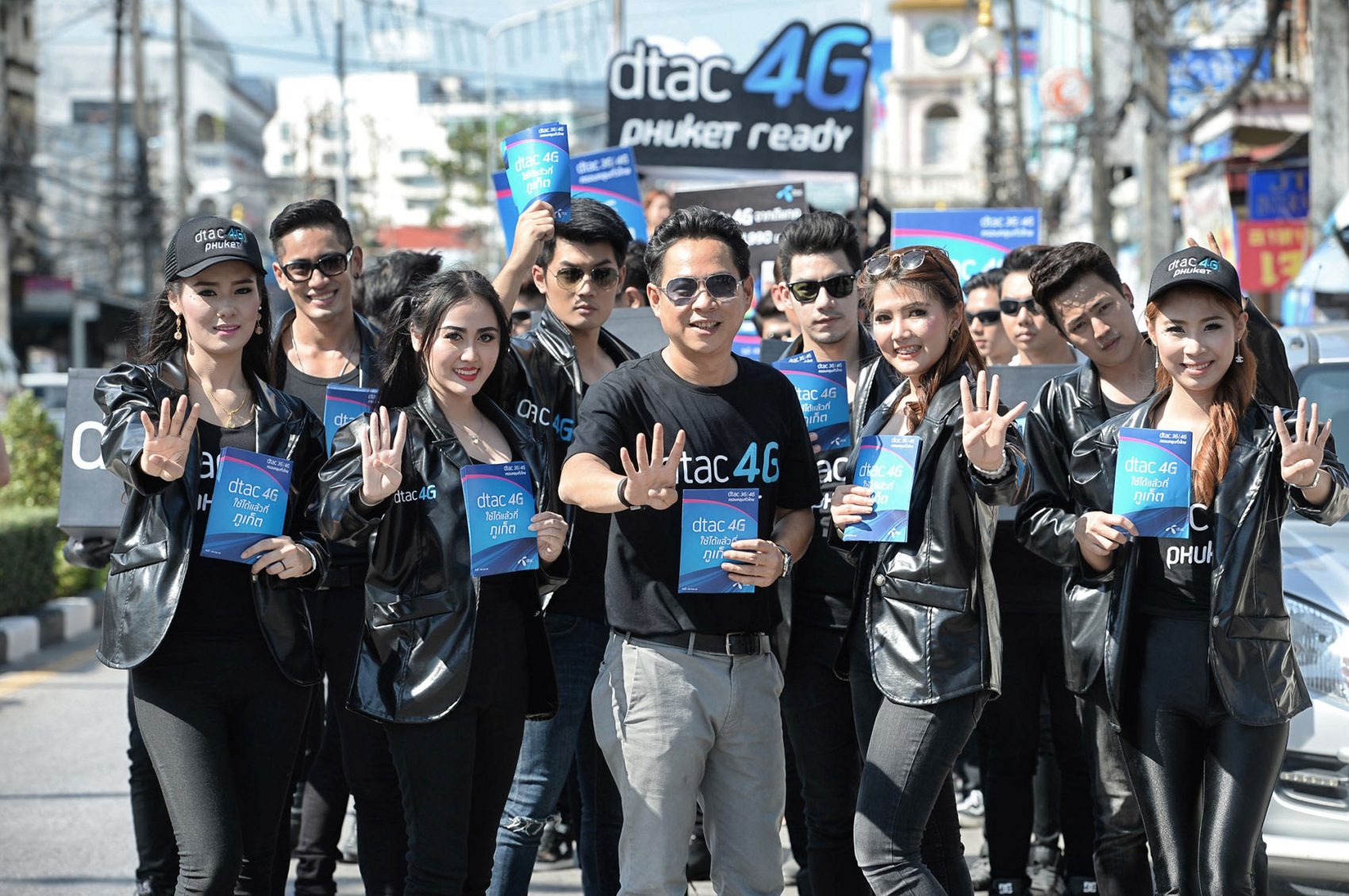 ดีแทคเปิดให้บริการ 4G ที่ภูเก็ตแล้ว แจกอินเตอร์เน็ตให้ชาวภูเก็ตใช้ฟรี 4GB นาน 4 เดือน ทั้งลูกค้าเก่าและใหม่