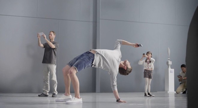 โฆษณาล่าสุดจากทาง OPPO ที่ทำมาเพื่อจิกกัดพวกกล้องหมุนไม่ได้โดยเฉพาะ