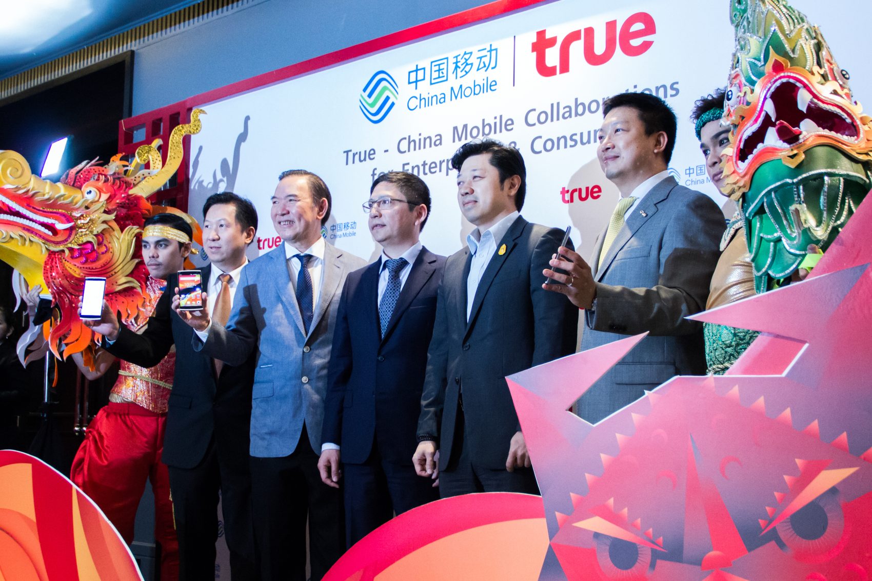 ทรู จับมือ ไชน่าโมบายล์ เปิดตัวนวัตกรรมสุดล้ำ 1 ซิม 3 เบอร์ พร้อมเปิดตัว True Smart 4G 5.5” Enterprise