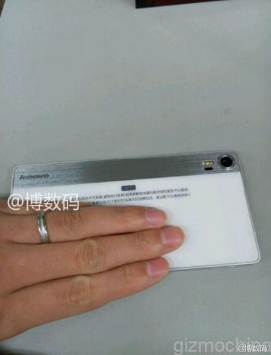 หลุดภาพ Lenovo Vibe Z3 Pro แฟลชสามดวงจอกัน Mobile Congress นะจ้ะ
