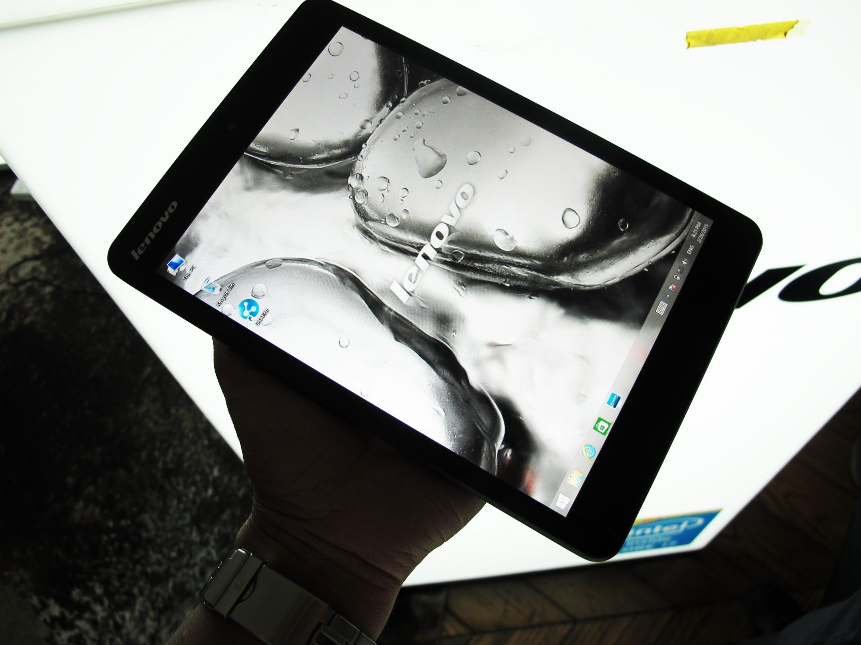 เลอโนโวเปิดตัว Lenovo Miix 3 แท็บแล็ตขนาดกระทัดรัด อัดแน่นประสิทธิภาพ