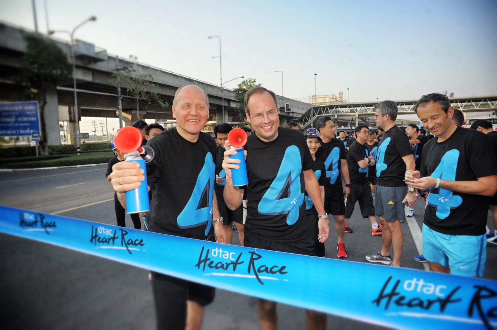 ชาวดีแทคพิชิตภารกิจ “dtac Heart Race” รวมใจเป็นหนึ่งนำ 4G สู่ลูกค้า