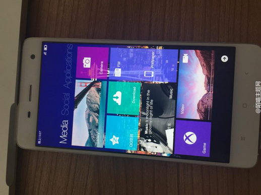 เผยรูป Xiaomi Mi4 ใช้งาน Windows 10 พร้อมแท็คทีม Lenovo ลุยตลาดจีนกลางปีนี้