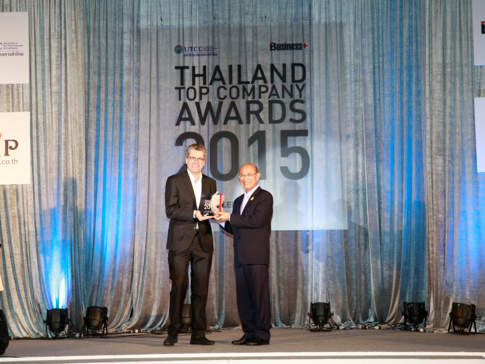 ดีแทครับรางวัลให้ความสำคัญกับลูกค้ายอดเยี่ยมแห่งปี Customer Focus Award 2015