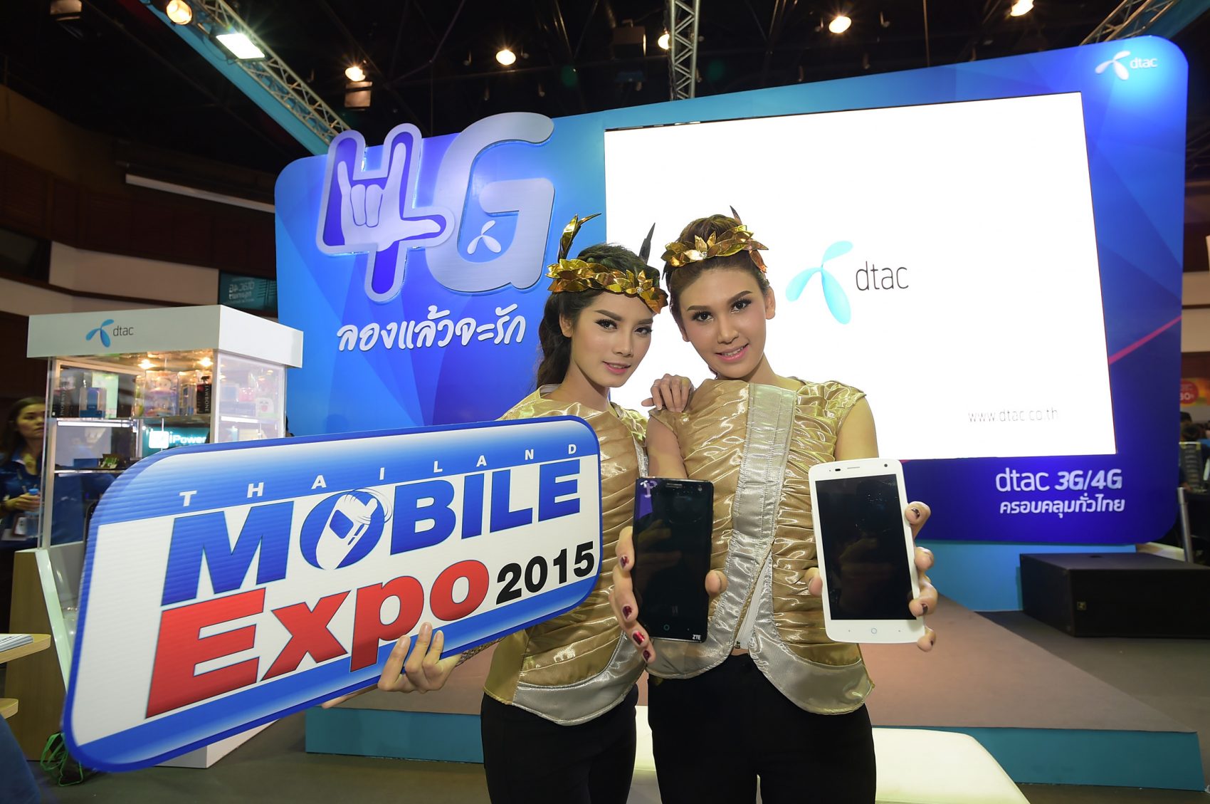 ดีแทคยกขบวนสมาร์ทโฟนจัดโปรโมชั่นหั่นราคาสุดพิเศษในงานไทยแลนด์ โมบาย เอ็กซ์โป 2015