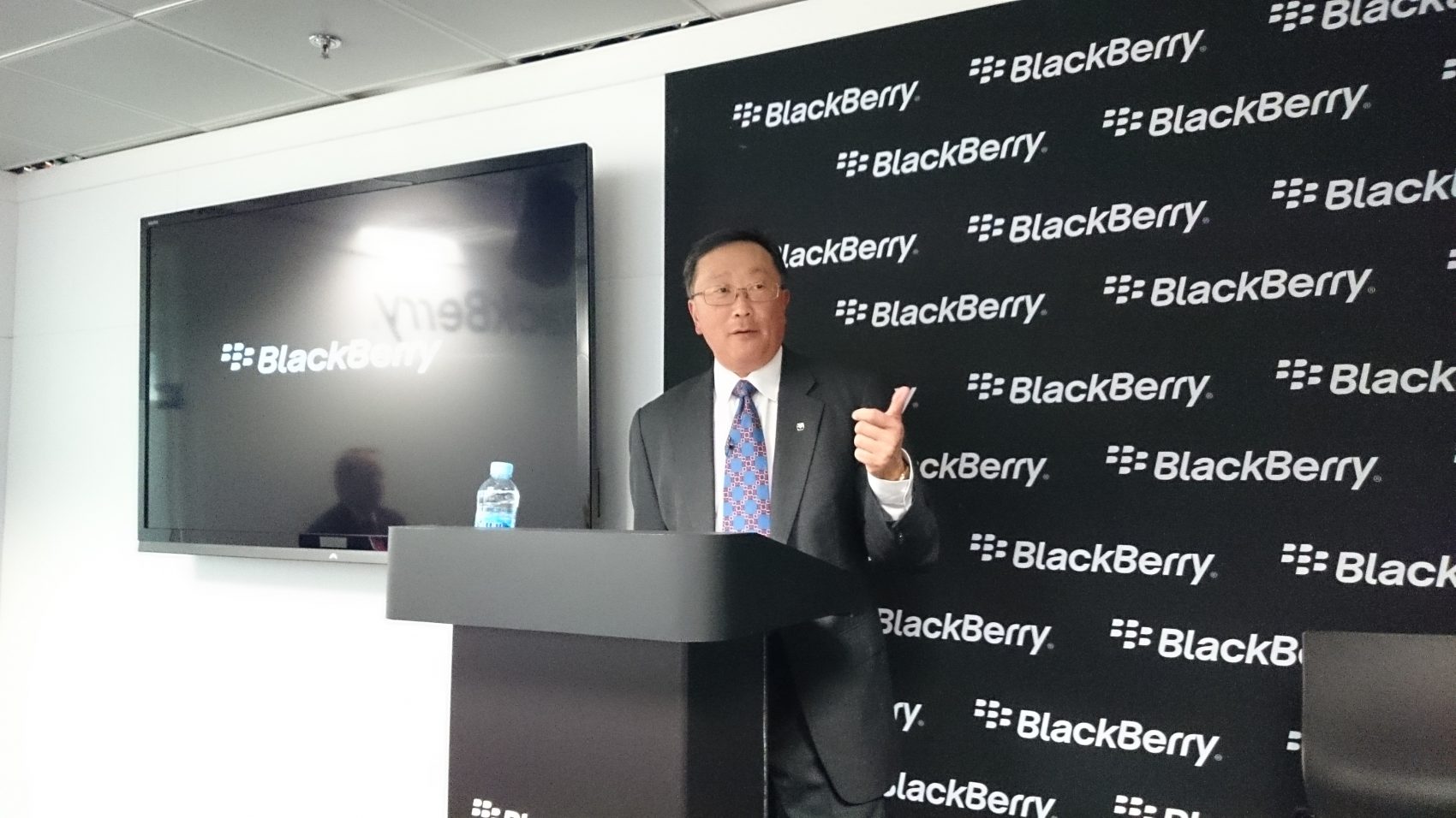 ตลาดองค์กรเน้นๆ Microsoft โผล่เต็งจ๋าเข้าซื้อกิจการโทรศัพท์ BlackBerry