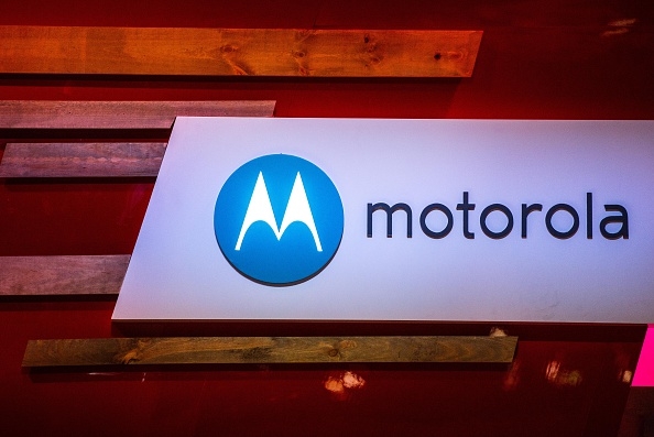 เรียกน้ำย่อย ภาพเรนเดอร์เครื่อง Moto Z2 Play โชว์สัดส่วนเต็มตาบนโลกอินเตอร์เนต