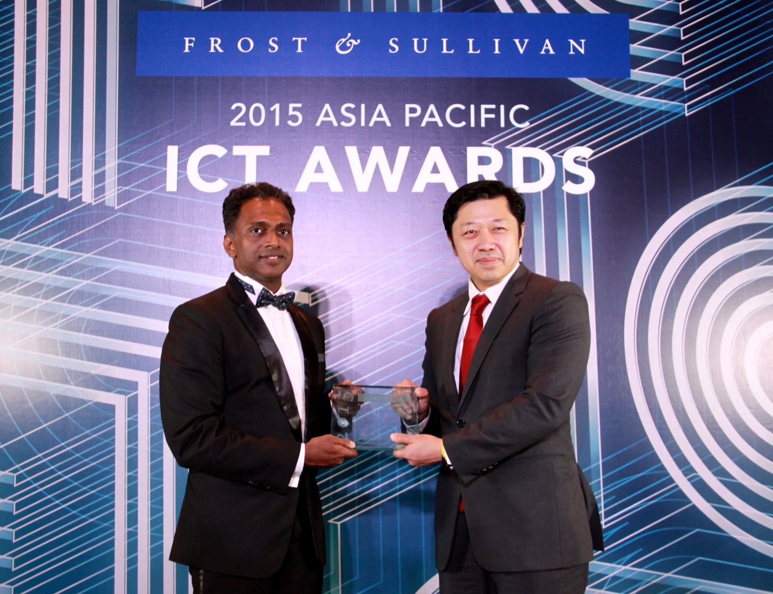 CEO ทรู รับรางวัลสุดยอดผู้นำธุรกิจสื่อสารโทรคมนาคมระดับเอเชีย แปซิฟิค ในงาน “The Asia Pacific ICT Awards”