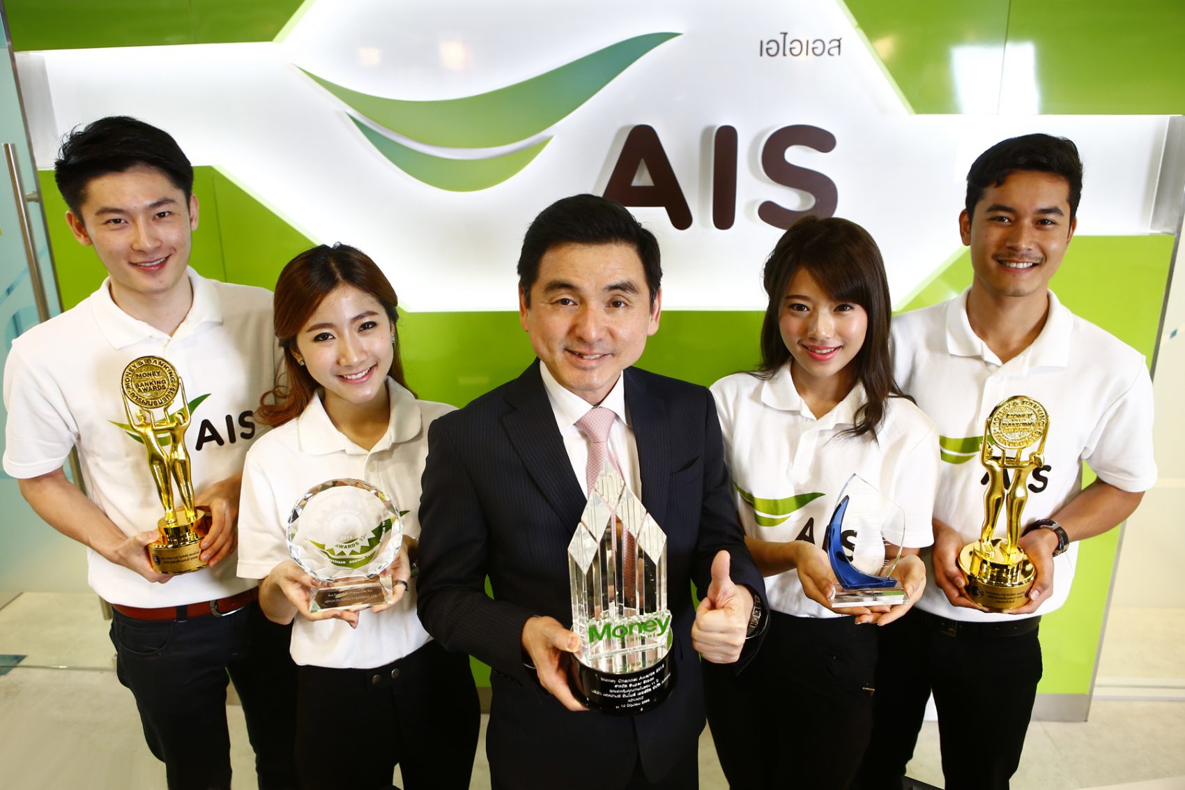 เอไอเอส คว้า 5 รางวัลแห่งความภาคภูมิใจทั้งในและต่างประเทศ ในเดือน มิ.ย. 58