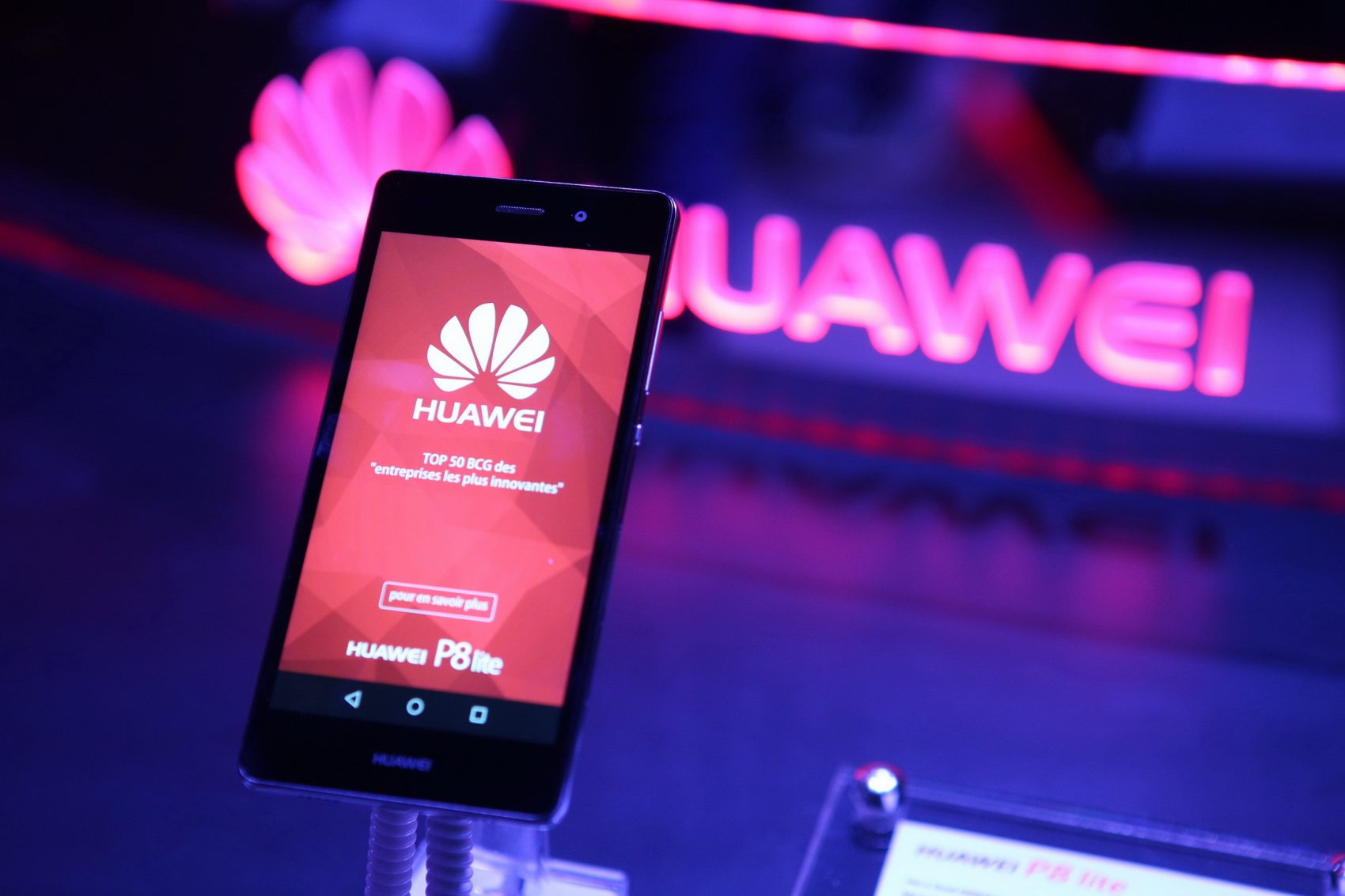 ปลิวซะแล้ว Huawei P8 ตกขบวนไม่ได้ไปต่อกับอัพเดท Android Nougat