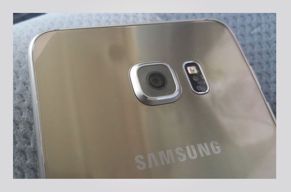 อำหรือเปล่า ช่องยูทูปรีวิวโทรศัพท์ดังลักไก่เผยรูปเครื่อง Galaxy S6 Plus ให้ดูกัน