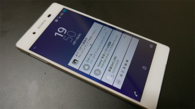 วัดกันสักตั้ง เปรียบหน้าจอ Xperia Z3 / Xperia Z4 / Galaxy S6 Edge