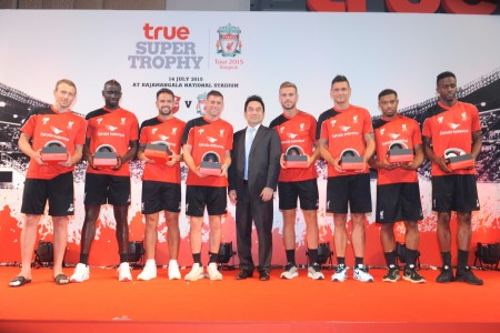 True มอบหูฟัง Beats ดีไซน์พิเศษแก่เหล่านักเตะหงส์แดงลิเวอร์พูลและทรูออล์สตาร์