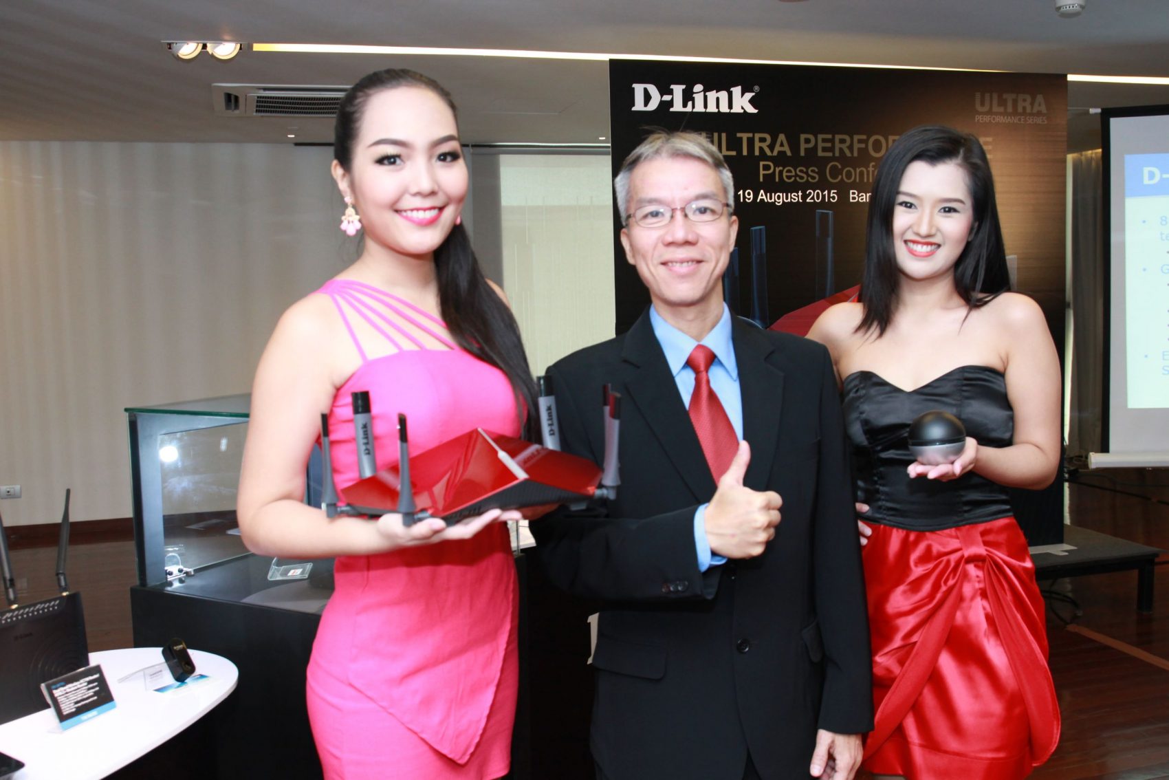 D-Link เปิดตัวเราท์เตอร์รองรับ AC3200 บนเทคโนโลยี Tri-band ส่งข้อมูลด้วยความเร็วสูงถึง 3.2Gbps